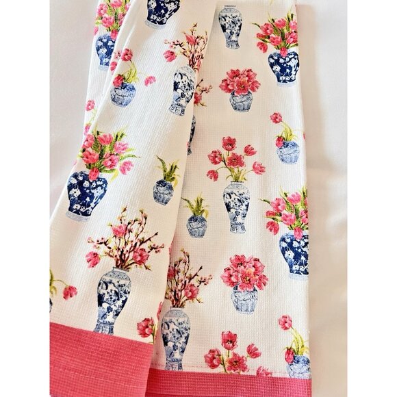NEW Set 2 Kitchen Towels Cedar Lane BLUE & WHITE VASES Pink Flowers 100% Cotton - Picture 4 of 4